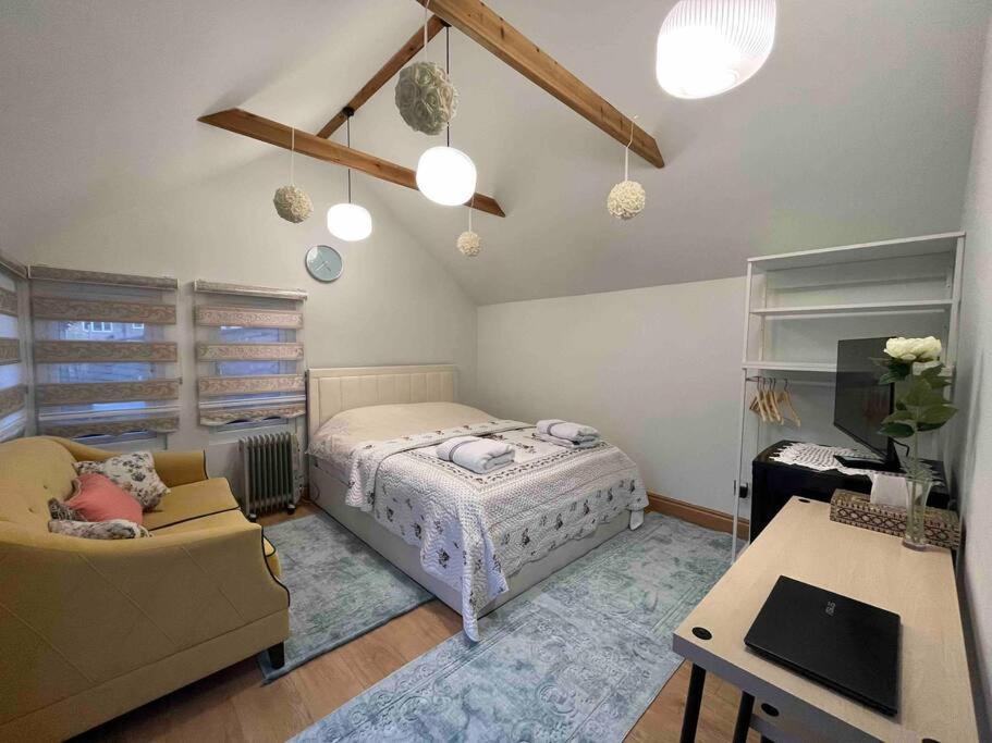 Charming Private Guest House エンフィールド エクステリア 写真